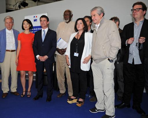 Droits d'auteur en Europe, le Ma&iuml;wenn, le Moretti: Valls fait un petit tour &agrave; Cannes