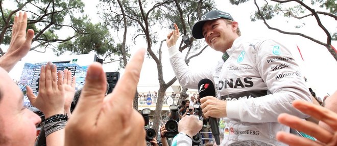La joie de Nico Rosberg, l'an dernier, a l'issue de sa deuxieme victoire consecutive au GP de Monaco. Va-t-il s'imposer a nouveau ce week-end ?