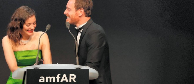 Marion Cotillard et l'acteur allemand Michael Fassbender lors du gala de l'amfAR.