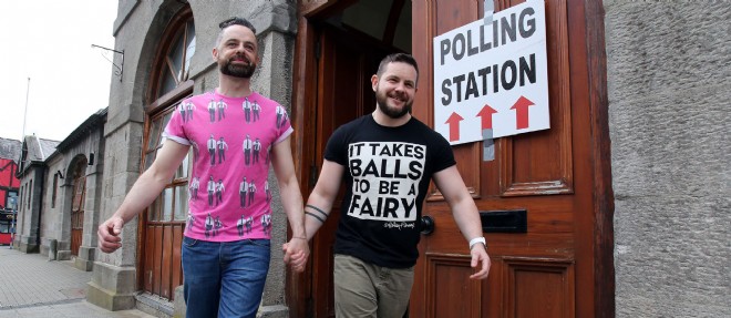 Les partisans du mariage homosexuel devraient l'emporter largement en Irlande.