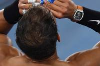 Rafael Nadal ne quitte jamais sa montre ultralégère et ultra-technique à 770 000 euros. Une valeur à ne pas la laisser au vestiaire ! ©GREG WOOD