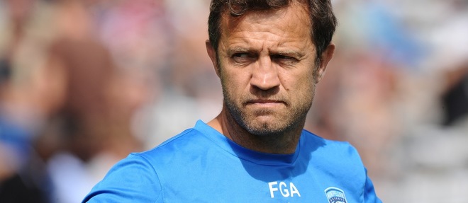 Selon "le rugbyman masque", Fabien Galthie serait le meilleur selectionneur pour l'equipe de France.