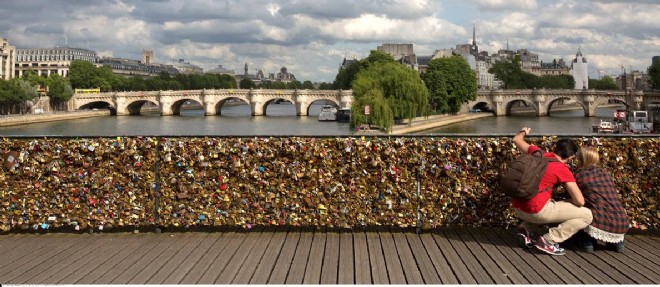La fin des "cadenas d'amour" a sonne a Paris.