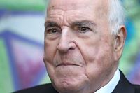 Allemagne: L'ex-chancelier Helmut Kohl hospitalis&eacute; en soins intensifs