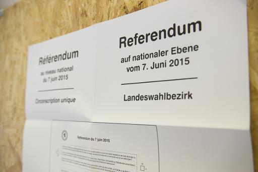 Texte informant sur le referendum au Luxembourg appose dans la ville de Luxembourg, le 7 juin 2015