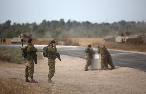 Des soldats israeliens pres de la frontiere avec Gaza le 7 juin 2015