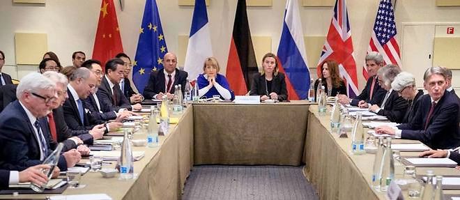 A la table des negociations avec les representants des grandes puissances qui negocient avec l'Iran, ici a Lausanne, en Suisse, en mars 2015.