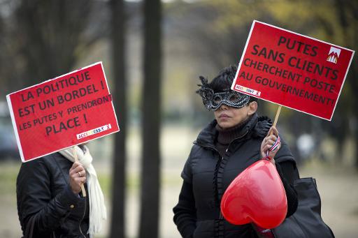 Les Prostituées Chinoises De Paris Sortent De Lombre