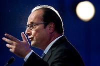 Hollande omnipr&eacute;sent sur le terrain d&eacute;ment &ecirc;tre d&eacute;j&agrave; en &quot;course&quot; pour 2017