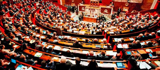 Les elus du Front de gauche voteront la motion de censure deposee par la droite contre le gouvernement de Manuel Valls.