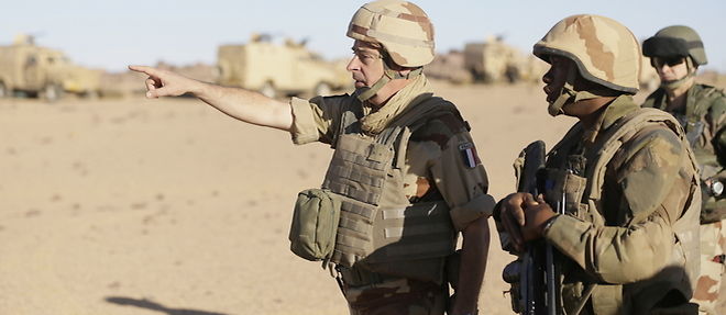 Le general Bernard Barrera en mars 2013 pres de Tessalit dans le nord du Mali.