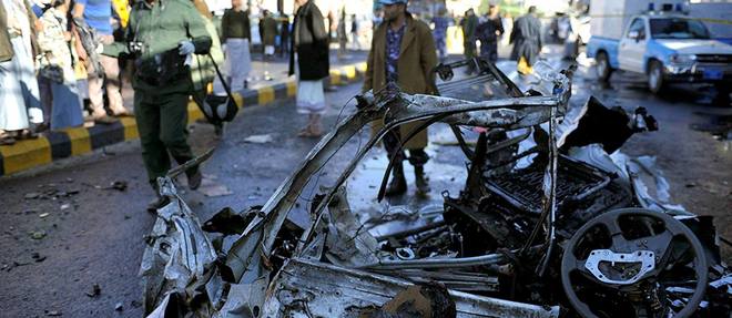 Un attentat a la voiture piegee, revendique par le groupe Etat islamique (EI), a fait deux morts et six blesses samedi devant une mosquee frequentee par des chiites, a Sanaa.