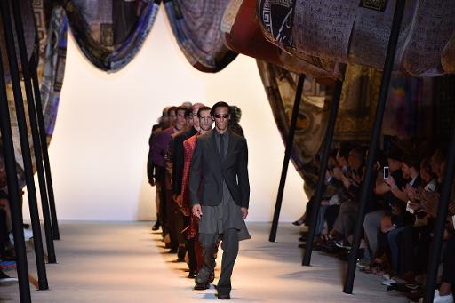 Le Maroc a ete a l'honneur lors de la presentation de la collection estivale de pret-a-porter masculin de Versace, le 20 juin 2015 a Milan