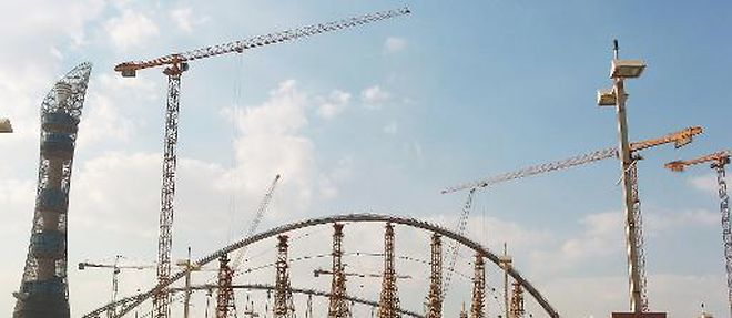 Renovation du stade Khalifa a Doha en prevision du Mondial de foot 2022, le 13 novembre 2014