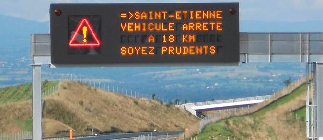Les panneaux lumineux dernier cri ne doivent pas cacher la grande misere de la signalisation routiere en France.