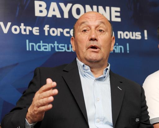 Le president du  club de rugby de Bayonne, Manuel Merin, lors d'une conference de presse pour presenter le nouveau staff, le 4 juin 2015 a Bayonne