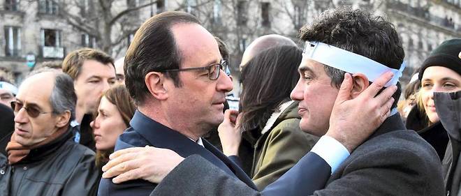 Le 11 janvier, lors de la marche republicaine en hommage aux victimes de l'attaque terroriste contre "Charlie" et l'Hyper Cacher, le chef de l'Etat a donne l'accolade au chroniqueur de l'hebdo satirique.