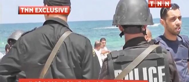 Les forces de l'ordre sur les lieux de l'attentat a Sousse, en Tunisie.