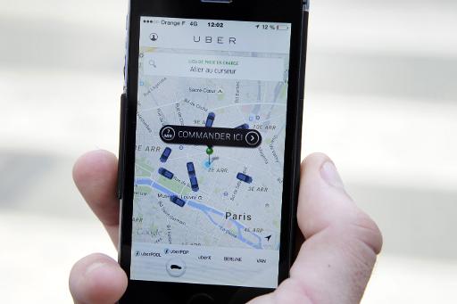 Une personne utilise l'application UberPOP, le 17 juin 2015