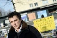 Hollande d&eacute;core l'urgentiste Patrick Pelloux et honore les victimes du 7 janvier
