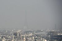 Pollution &agrave; Paris: bras de fer Royal/Hidalgo, possible circulation altern&eacute;e lundi