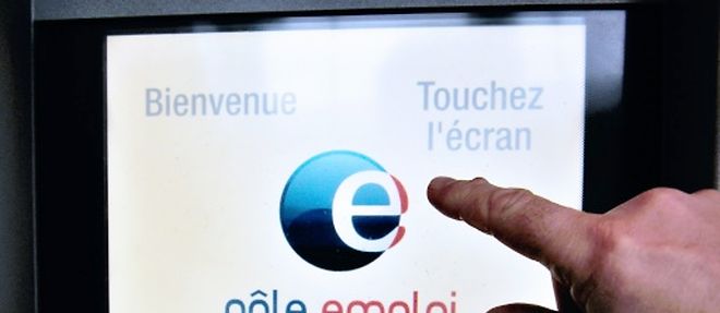 Un ecran tactile dans une agence Pole Emploi de Villeneuve d'Ascq, le 27 decembre 2013