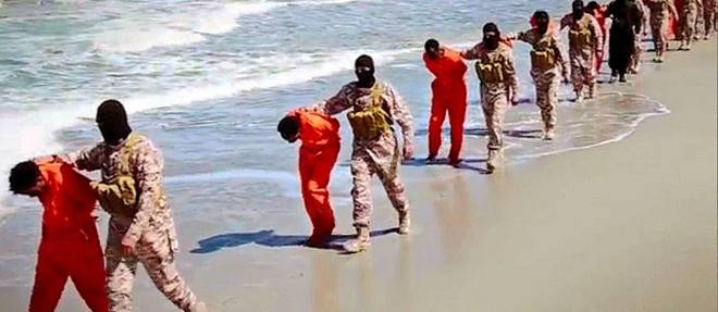En fevrier 2015, l'EI met en ligne une video montrant la decapitation, sur une plage, de 21 coptes egyptiens kidnappes en Libye.