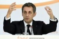 Sarkozy &quot;sourd et aveugle&quot; aux critiques de son camp mais &quot;&ccedil;a n'aura qu'un temps&quot;