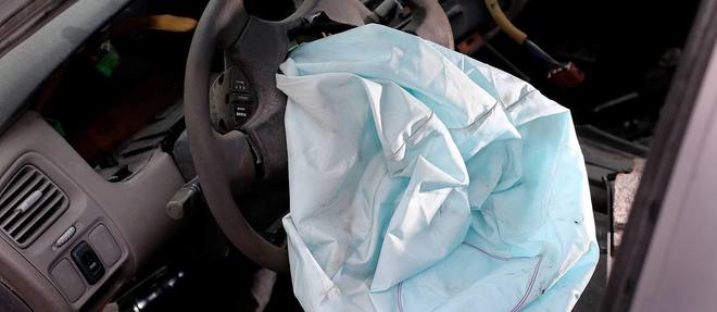 Le gonfleur de ces airbags defectueux peut eclater sous certaines conditions (humidite, chaleur,  anciennete...), projetant alors des fragments de metal et de plastique  sur le conducteur ou le passager.