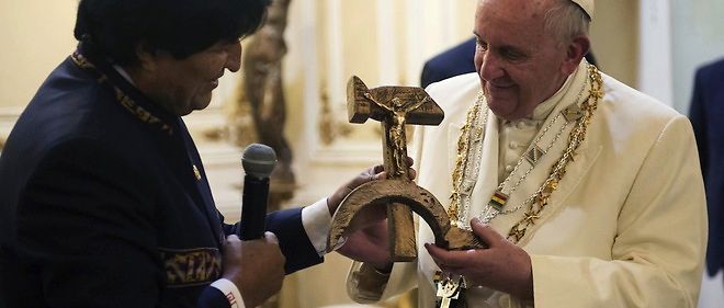 Le president bolivien Evo Morales et le pape Francois.
