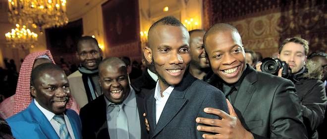 Six mois apres les attentats de Paris, Lassana Bathily tente de retrouver une vie normale.