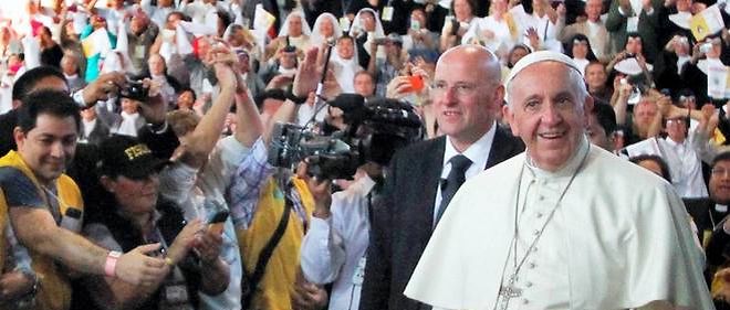 Photo d'illustration. Le pape Francois etait de passage en Bolivie. Avant sa grande messe a Santa Cruz, il s'est arrete dans un Burger King pour se changer.