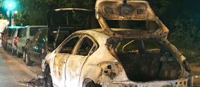 L'incendie de voitures, mauvaise habitude recurrente des nuits de fete en Ile-de-France.