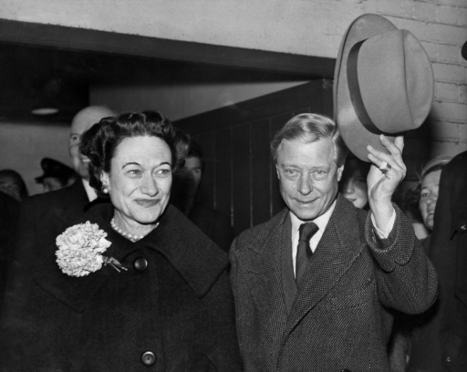 Edouard, duc de Windsor, et son epouse, la duchesse Wallis de Windsor, a Paris le 13 novembre 1956