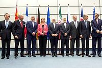 Photo de groupe, apres l'accord sur le nucleaire iranien, dans l'immeuble des Nations unies a Vienne en Autriche, le 14 juillet 2015. (C)JOE KLAMAR