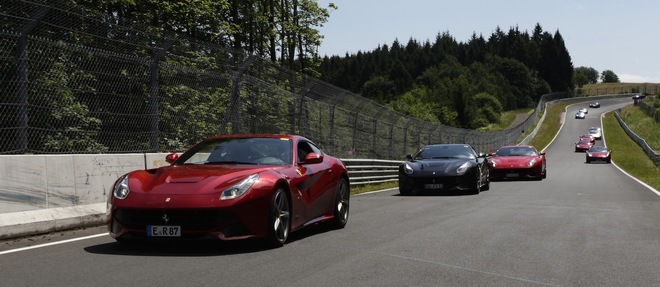 Une meute de Ferrari ira seduire les investisseurs sur les routes americaines.