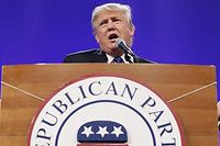 Donald Trump garde son avance dans les sondages malgr&eacute; les scandales