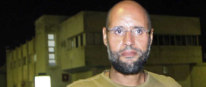 Seif al-Islam Kadhafi, souvent presente comme le successeur potentiel de l'ex-dictateur, etait absent a l'audience, car il n'est pas aux mains des autorites siegeant a Tripoli. Depuis son arrestation en novembre 2011, il est detenu a Zenten, au sud-ouest de Tripoli, par des milices opposees aux autorites de Tripoli. 