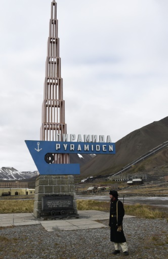 Un garde russe dans la cité norvégienne de Pyramiden en Arctique le 19 juillet 2015 © DOMINIQUE FAGET AFP