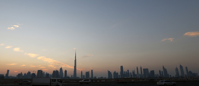 Une vue sur Dubai et Burj Khalifa, la plus haute tour au monde (828 metres)