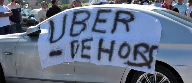 Des chauffeurs de la plateforme de taxis Uber ont decide de lancer une application "made in France" pour contrer le geant americain (photo d'illustration).