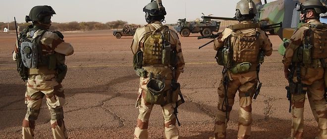 Des soldats de l'operation Barkhane le 2 janvier 2015 a Gao au nord du Mali.