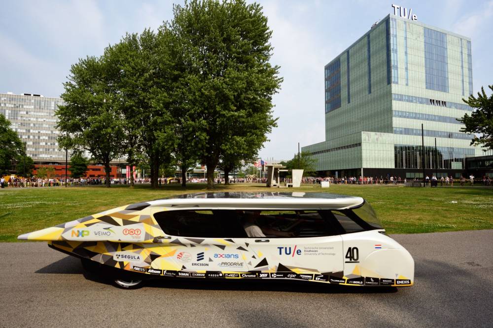 presentatie zonne-auto Stella Lux © Bart van Overbeeke Fotografie DR