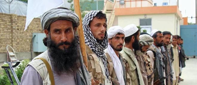 La denonciation de la video de l'EI par les talibans temoigne de la  rivalite croissante dans la region entre ces deux groupes djihadistes.