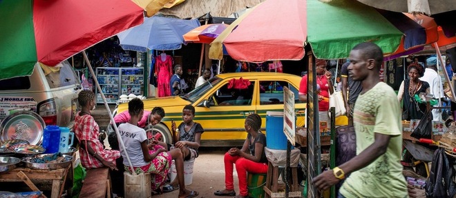 En Gambie, la population a vu son pouvoir d'achat chuter depuis la reevaluation du dalasi.