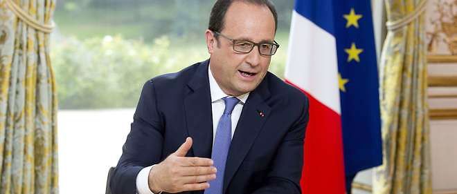 Francois Hollande a promis de nouvelles baisses d'impots pour les Francais "si la croissance s'amplifie en 2016".