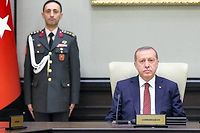 Turquie : malgr&eacute; la temp&ecirc;te, Erdogan maintient les &eacute;lections