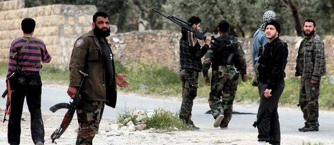 Des combattants du Front al-Nosra dans la province d'Alep dans le nord de la Syrie. Ceux-ci se sont retires pour ne pas participer a l'action commune de la Turquie et des Etats-Unis. 