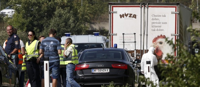 Des equipes scientifiques sont arrivees pres de Neusiedl am See, en Autriche, ou des dizaines de corps ont ete retrouves dans un camion.