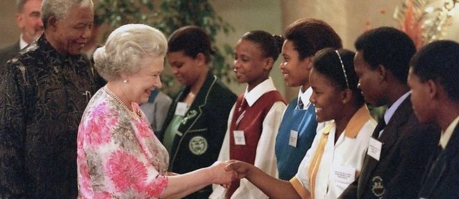 La reine Elizabeth II d'Angleterre et Nelson Mandela a Pretoria, le 10 novembre 1999.